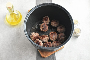 Тефтели с овощами в мультиварке Тефтели с овощами в мультиварке