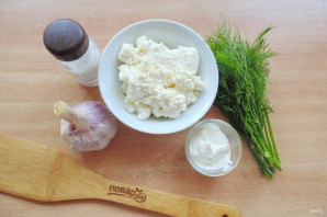 Творожный соус с чесноком и зеленью Творожный соус с чесноком и зеленью