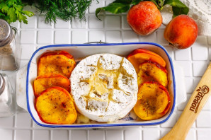 Камамбер с персиками в духовке Камамбер с персиками в духовке