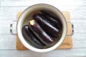 Баклажаны целиком на зиму без стерилизации Баклажаны целиком на зиму без стерилизации