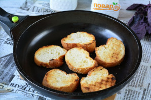 Брускетты с рыбой и авокадо