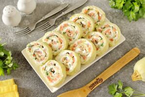 Рулет из кабачков с семгой и сыром Рулет из кабачков с семгой и сыром