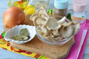 Маринованные вешенки с луком Маринованные вешенки с луком