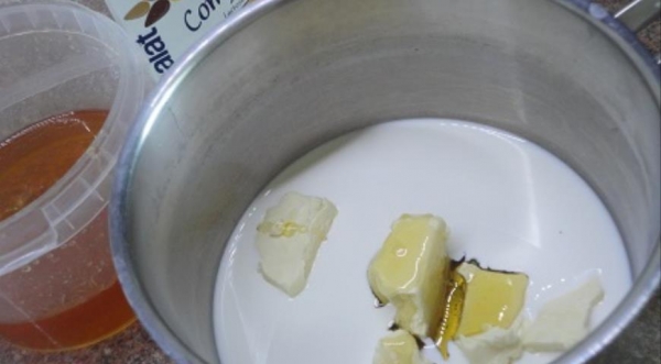 Творожники с ванильно-сливочным соусом, пошаговый рецепт с фото Творожники с ванильно-сливочным соусом, пошаговый рецепт с фото