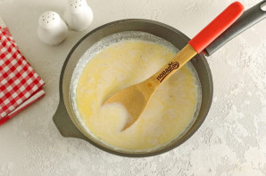 Фрикадельки в соусе "Бешамель" Фрикадельки в соусе "Бешамель"