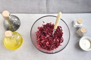 Салат со свежей свеклой Салат со свежей свеклой