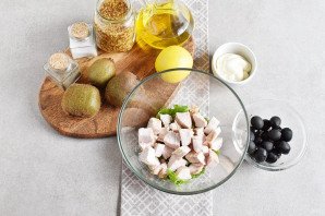 Салат с киви и курицей Салат с киви и курицей
