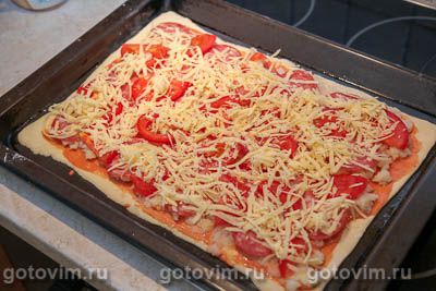 Пицца из готового теста с колбасой и картофельным пюре Пицца из готового теста с колбасой и картофельным пюре