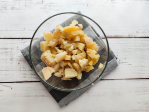 Салат с картофелем и копченой скумбрией