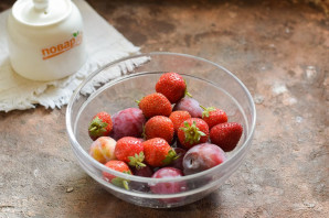 Компот из клубники и сливы на зиму Компот из клубники и сливы на зиму