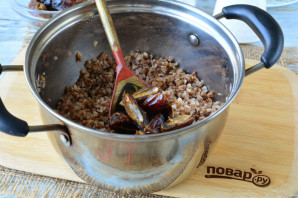 Гречка с финиками