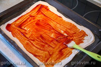 Пицца из готового теста с курицей и кабачками Пицца из готового теста с курицей и кабачками