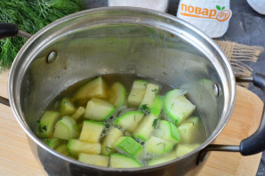 Кабачки с грибной приправой на зиму