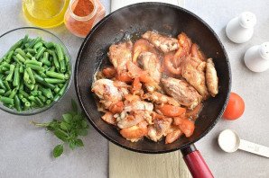 Тушеная фасоль с курицей Тушеная фасоль с курицей
