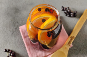 Компот из черноплодной рябины с апельсином