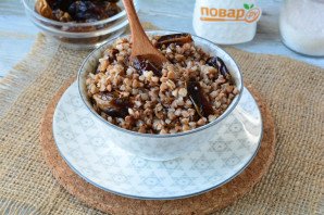 Гречка с финиками