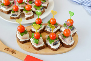 Канапе с сельдью Канапе с сельдью