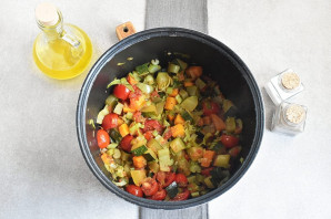 Тефтели с овощами в мультиварке Тефтели с овощами в мультиварке