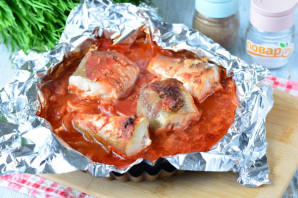 Рыба запеченная с чесноком в духовке Рыба запеченная с чесноком в духовке