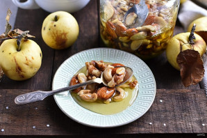 Мед с орехами Мед с орехами