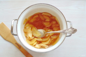 Карамельное варенье из яблок Карамельное варенье из яблок