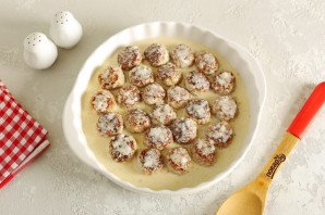 Фрикадельки в соусе "Бешамель" Фрикадельки в соусе "Бешамель"