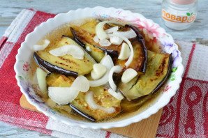 Маринованные баклажаны с чесноком и луком Маринованные баклажаны с чесноком и луком