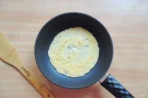 Салат с жареным яйцом и курицей Салат с жареным яйцом и курицей