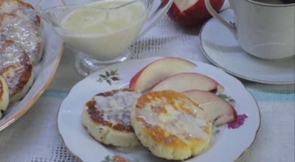 Творожники с ванильно-сливочным соусом, пошаговый рецепт с фото Творожники с ванильно-сливочным соусом, пошаговый рецепт с фото