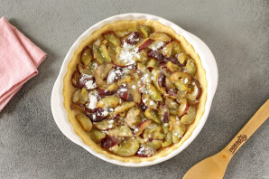 Кростата со сливами