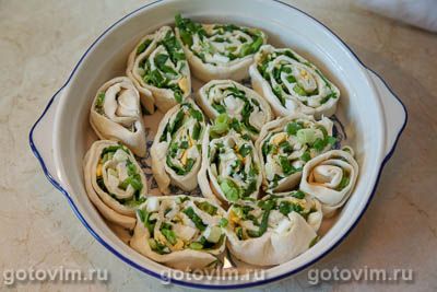 Завитки с зеленым луком и яйцом Завитки с зеленым луком и яйцом