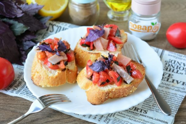 Брускетта с хамоном Брускетта с хамоном