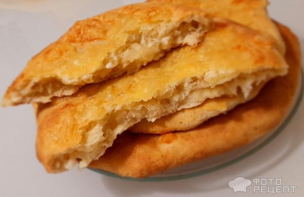 Рецепт: Хачапури по-имеретински - Лепёшки с сыром внутри и сыром снаружи. Хрустящие, ароматные - для любителей сыра! Рецепт: Хачапури по-имеретински - Лепёшки с сыром внутри и сыром снаружи. Хрустящие, ароматные - для любителей сыра!