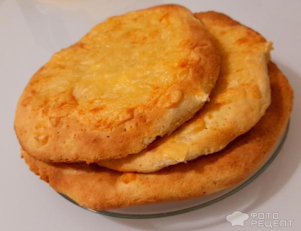 Рецепт: Хачапури по-имеретински - Лепёшки с сыром внутри и сыром снаружи. Хрустящие, ароматные - для любителей сыра! Рецепт: Хачапури по-имеретински - Лепёшки с сыром внутри и сыром снаружи. Хрустящие, ароматные - для любителей сыра!