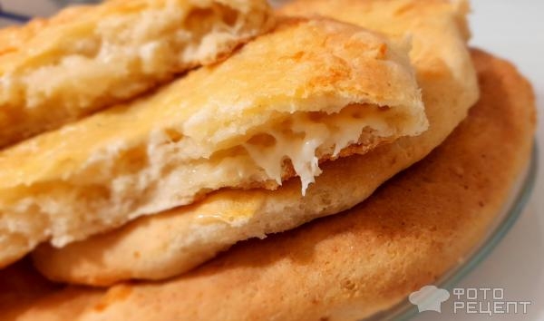 Рецепт: Хачапури по-имеретински - Лепёшки с сыром внутри и сыром снаружи. Хрустящие, ароматные - для любителей сыра! Рецепт: Хачапури по-имеретински - Лепёшки с сыром внутри и сыром снаружи. Хрустящие, ароматные - для любителей сыра!