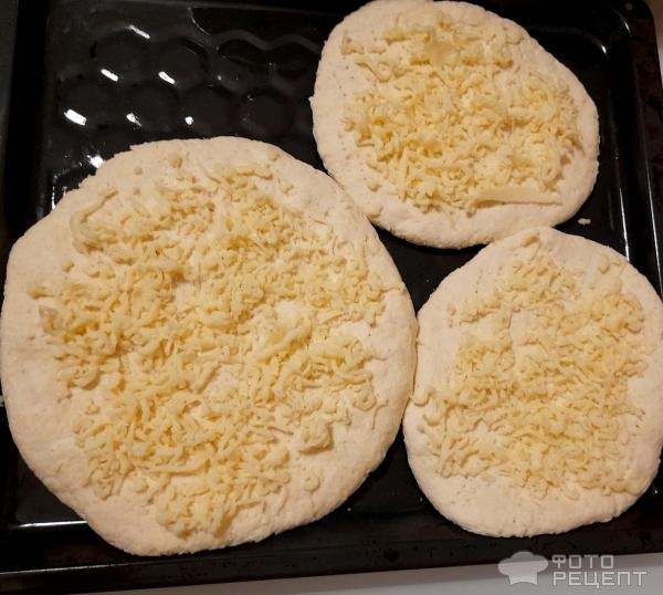 Рецепт: Хачапури по-имеретински - Лепёшки с сыром внутри и сыром снаружи. Хрустящие, ароматные - для любителей сыра! Рецепт: Хачапури по-имеретински - Лепёшки с сыром внутри и сыром снаружи. Хрустящие, ароматные - для любителей сыра!