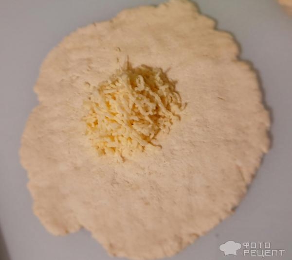 Рецепт: Хачапури по-имеретински - Лепёшки с сыром внутри и сыром снаружи. Хрустящие, ароматные - для любителей сыра! Рецепт: Хачапури по-имеретински - Лепёшки с сыром внутри и сыром снаружи. Хрустящие, ароматные - для любителей сыра!