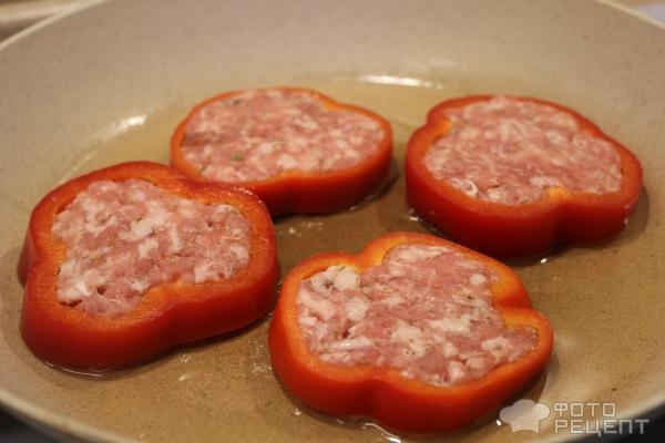 Рецепт: Перцы кольцами с фаршем - Под сыром сулугуни Рецепт: Перцы кольцами с фаршем - Под сыром сулугуни