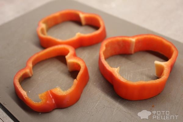 Рецепт: Перцы кольцами с фаршем - Под сыром сулугуни Рецепт: Перцы кольцами с фаршем - Под сыром сулугуни