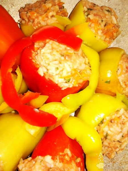 Рецепт: Перец болгарский фаршированный мясным фаршем с рисом и зеленью - Сочный и очень вкусный Рецепт: Перец болгарский фаршированный мясным фаршем с рисом и зеленью - Сочный и очень вкусный