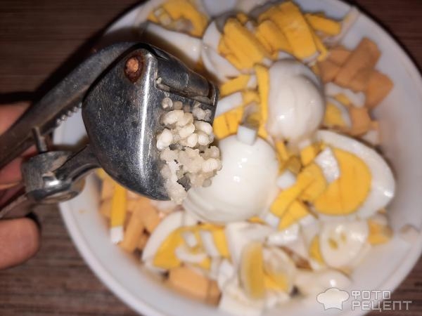 Рецепт: Салат из свежих помидор с сыром и чесноком - Не в терку, а кубиками Рецепт: Салат из свежих помидор с сыром и чесноком - Не в терку, а кубиками