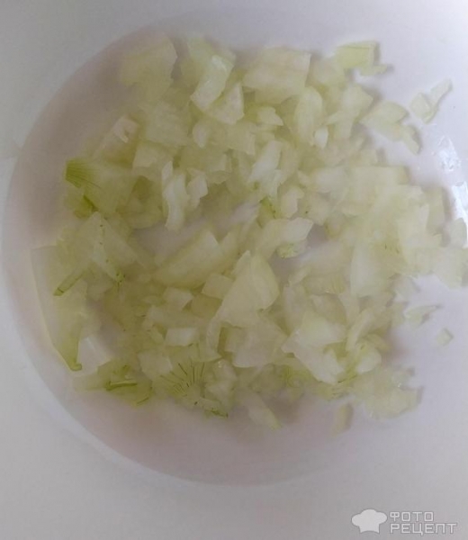 Рецепт: Салат "Помидоры, огурцы, лук" - Со сметаной и адыгейской солью.