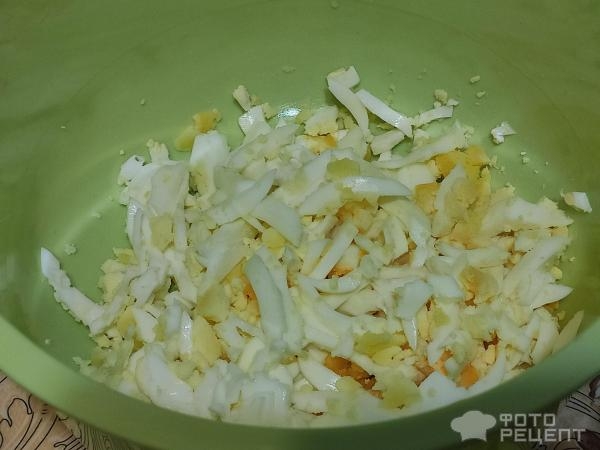 Рецепт: Салат с фасолью - с куриными сердечками и яйцом