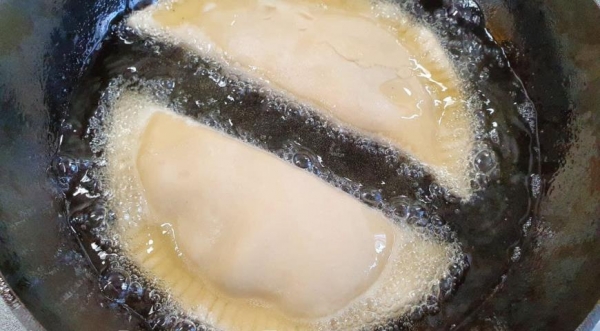 Чебуреки с мясом - пузырчатые и сочные, пошаговый рецепт с фото Чебуреки с мясом - пузырчатые и сочные, пошаговый рецепт с фото