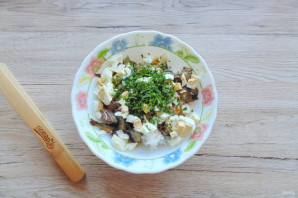 Салат из шпрот и кукурузы Салат из шпрот и кукурузы