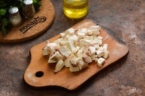 Салат из курицы, грибов и сельдерея Салат из курицы, грибов и сельдерея