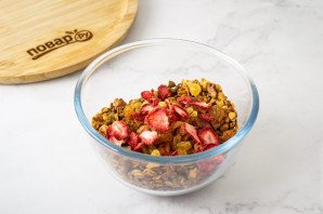 Гранола с клубникой Гранола с клубникой