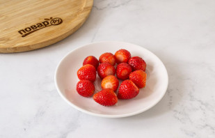 Клубничное молоко