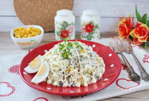 Салат из шпрот и кукурузы Салат из шпрот и кукурузы