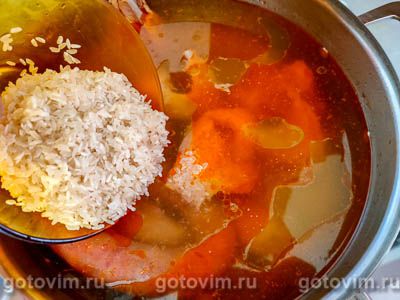 Канжа - португальский куриный суп с рисом и колбасой чоризо Канжа - португальский куриный суп с рисом и колбасой чоризо